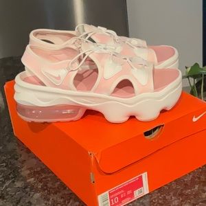 Women’s Nike AirMax Komo platform sandals, size 10, pink/white, like new.